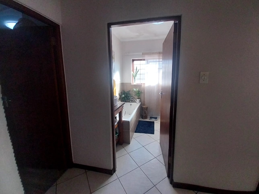 5 Bedroom Property for Sale in Rouxpark Western Cape